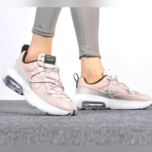 Nike Shoes - Nike Women's Air Max